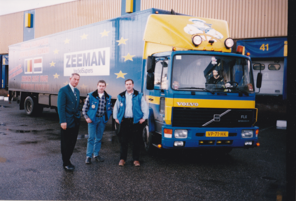 Jan Zeeman bij een Zeeman Truck