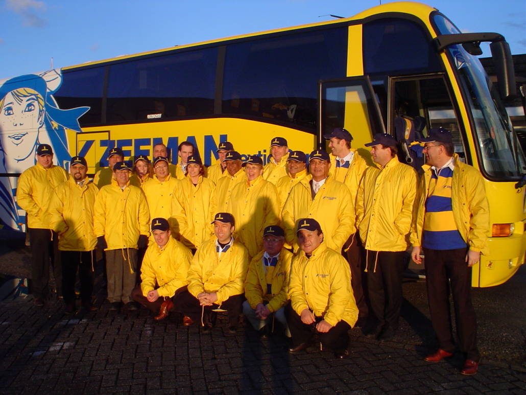 Agents bij de Zeeman bus