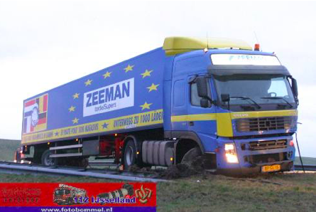 Een Zeeman vrachtwagen met pech