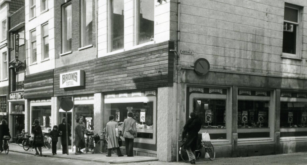 Brons aan de Hoogstraat, 1970