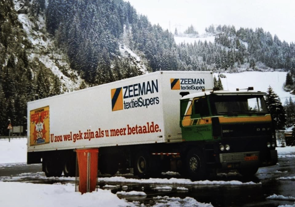 Zeeman vrachtwagen in de bergen