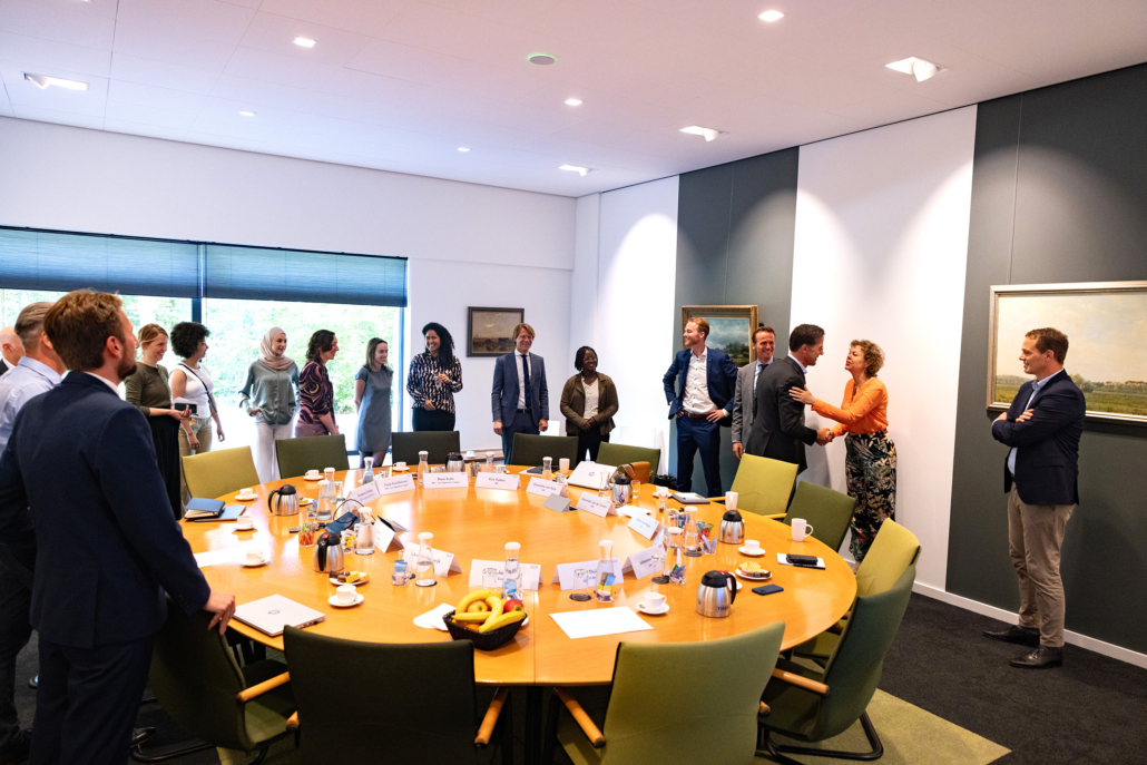 Erik-Jan Mares aan tafel met Mark Rutte